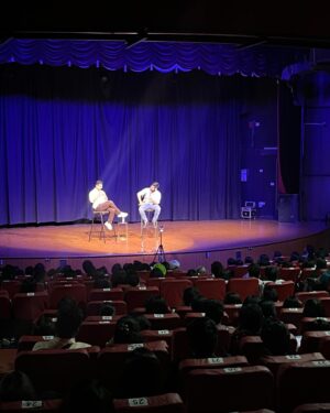 Kanan Gill Instagram - First three weeks of the new tour done! Tonnes of books signed, jokes made and exercise avoided. See you next week at the Jaipur Lit Fest.