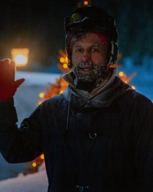 Kanan Gill Instagram - Hei hei 👋🏾 
I had the pleasure of acting in a Christmas movie which releases tomorrow on Netflix, wherever you are! It’s called ‘Christmas As Usual’. Please do watch and if you do, watch it in Norwegian   subtitles (most of it is in English). 
God Jul!
