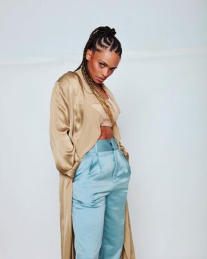 Kandyse McClure Instagram - Where there’s smoke there’s fire

@tdj_photo 
@keninibraids_ 
@jessicatischerartistry