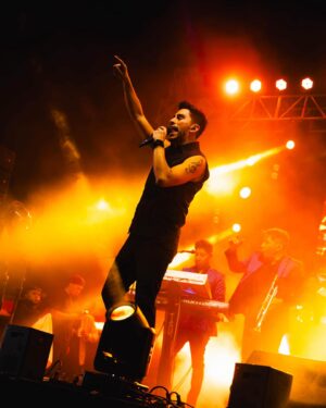 Kanela Instagram - Cómo amaneció mi gente de San Javier? 💜 por aquí les dejo unas fotos de esa noche 🔥

#nochedebrujas #cumbialo🇨🇱🇨🇺🇨🇴🇧🇴🇦🇷🇦🇹🇩🇪🇨🇦🇪🇸🇺🇸🇪🇨🇵🇪🇺🇾🇻🇪🇲🇽