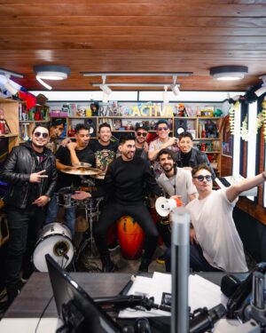 Kanela Instagram - Unas fotitos de lo que fue nuestra visita en @radioactivachile 🎧🎶 gracias por la invitación 🫡🔥

#radioactivachile #nochedebrujas #cumbialo🇨🇱🇨🇺🇨🇴🇧🇴🇦🇷🇦🇹🇩🇪🇨🇦🇪🇸🇺🇸🇪🇨🇵🇪🇺🇾🇻🇪🇲🇽