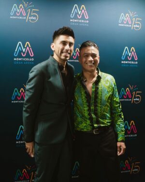 Kanela Instagram - No podía faltar la foto con mi querido amigo @americooficial 🔥🙌 

Feliz fin de semana para todos 💜
#nochedebrujas #americo #cumbialo🇨🇱🇨🇺🇨🇴🇧🇴🇦🇷🇦🇹🇩🇪🇨🇦🇪🇸🇺🇸🇪🇨🇵🇪🇺🇾🇻🇪🇲🇽