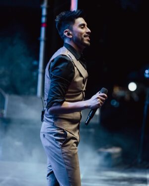 Kanela Instagram - Ayer fue el lanzamiento de SI REGRESAS junto a @rodrigo_tapari_oficial y yo solo quiero que regrese esa mágica noche en Llay Llay 💜

¿Ya escucharon lo nuevo de noche de brujas? ¿Qué les pareció? #cumbialo🇨🇱🇨🇺🇨🇴🇧🇴🇦🇷🇦🇹🇩🇪🇨🇦🇪🇸🇺🇸🇪🇨🇵🇪🇺🇾🇻🇪🇲🇽 #nochedebrujas