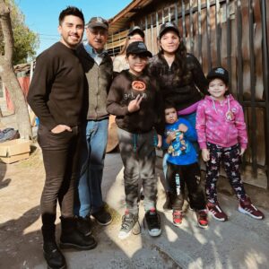 Kanela Instagram - Fotos del domingo en el barrio con las mamitas 🥰❤️‍🩹 

#felizdiadelasmadres #madres #domingo