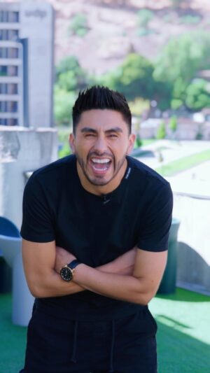 Kanela Instagram - Mi gente hoy estoy feliz 🤣 y quiero compartir esta felicidad con ustedes aprovechando que es el día internacional de la felicidad 🎃 

¿Ustedes ya le sonrieron a la vida? 🤩

#diadelafelicidad #sefeliz #sonrielealavida😂😂😂😂😂 #somosfelices #cumbialo🇨🇱🇨🇺🇨🇴🇧🇴🇦🇷🇦🇹🇩🇪🇨🇦🇪🇸🇺🇸🇪🇨🇵🇪🇺🇾🇻🇪🇲🇽