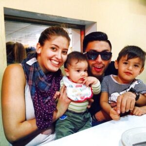 Kanela Instagram - Me encontré este par de fotitos por ahí dando vueltas en mi galería 🥹 

@susanzp ❤️

#juevesdetbt #familia