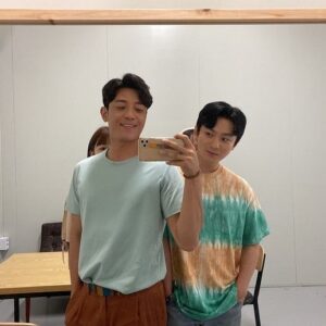Kang Ki-doong Instagram - 뒤에 숨지말고 나오세여~~~