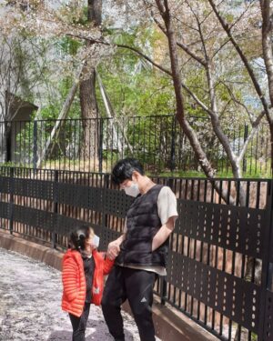 Kang Ki-doong Instagram - 많이 웃어 알겠지?#어린이날#삼촌이조카에게#예전할머니작