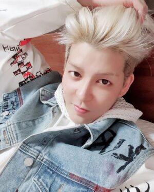 Kang Sung-hoon Instagram - Have a nice day 😊