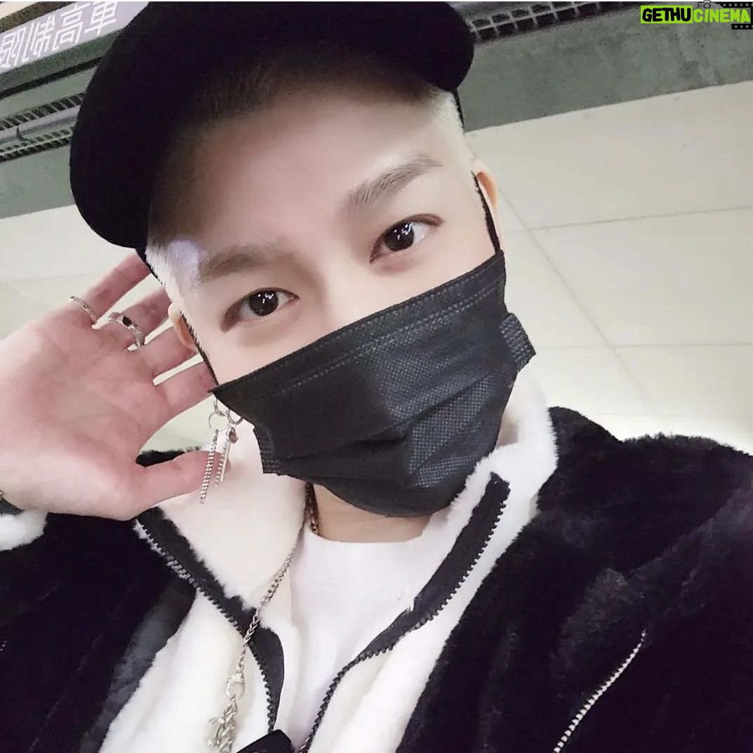 Kang Sung-hoon - 16.3K Likes - 🤳selfie