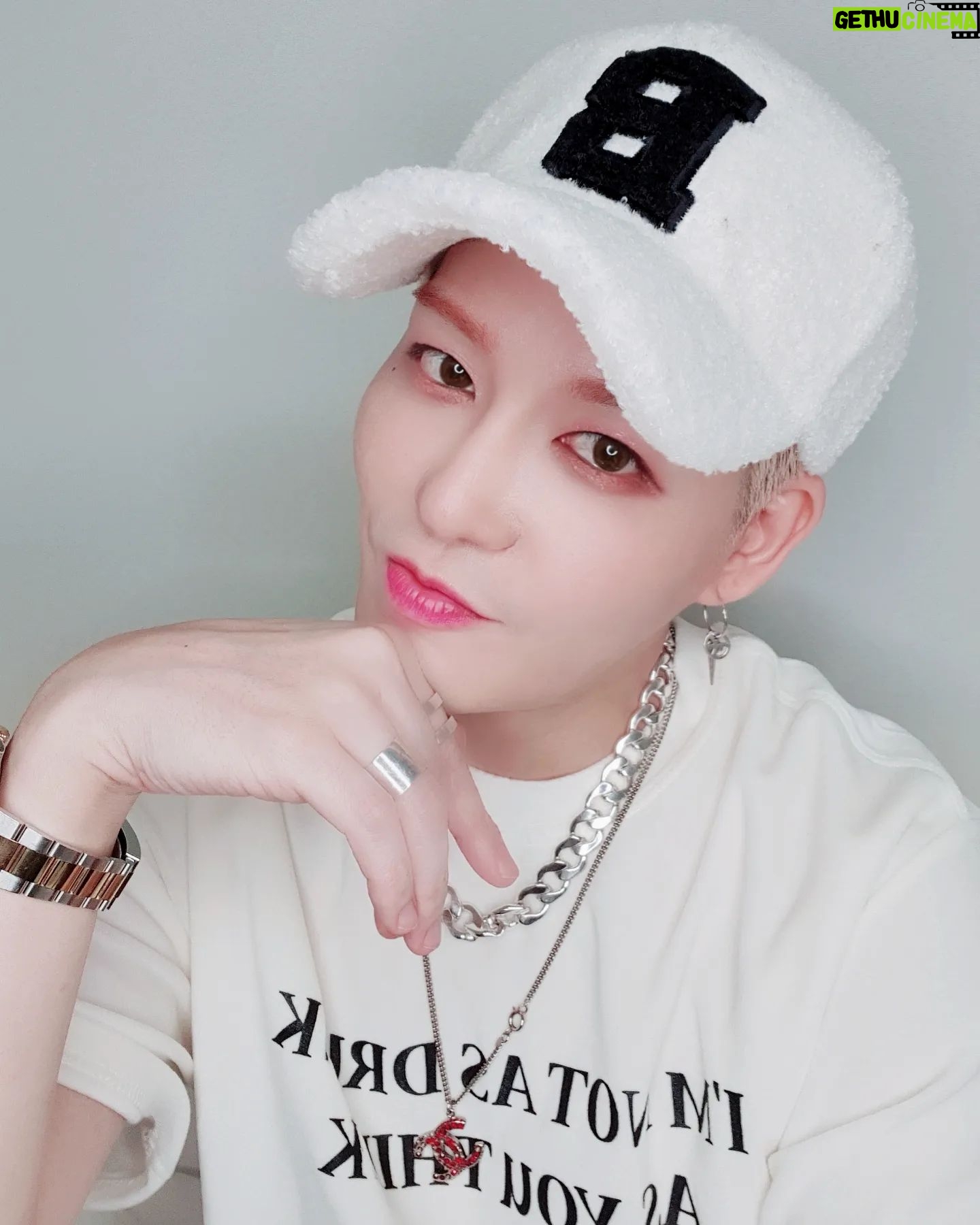 Kang Sung-hoon - 3 Likes - White Hoony 🤍
Good night 🌃