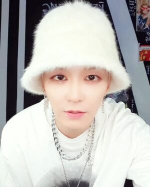 Kang Sung-hoon Instagram - 하나님의 은혜와 축복이 함께하는 하루 보내세요 God bless🙌 🙏