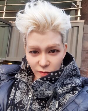 Kang Sung-hoon Instagram - 오늘의 나👈