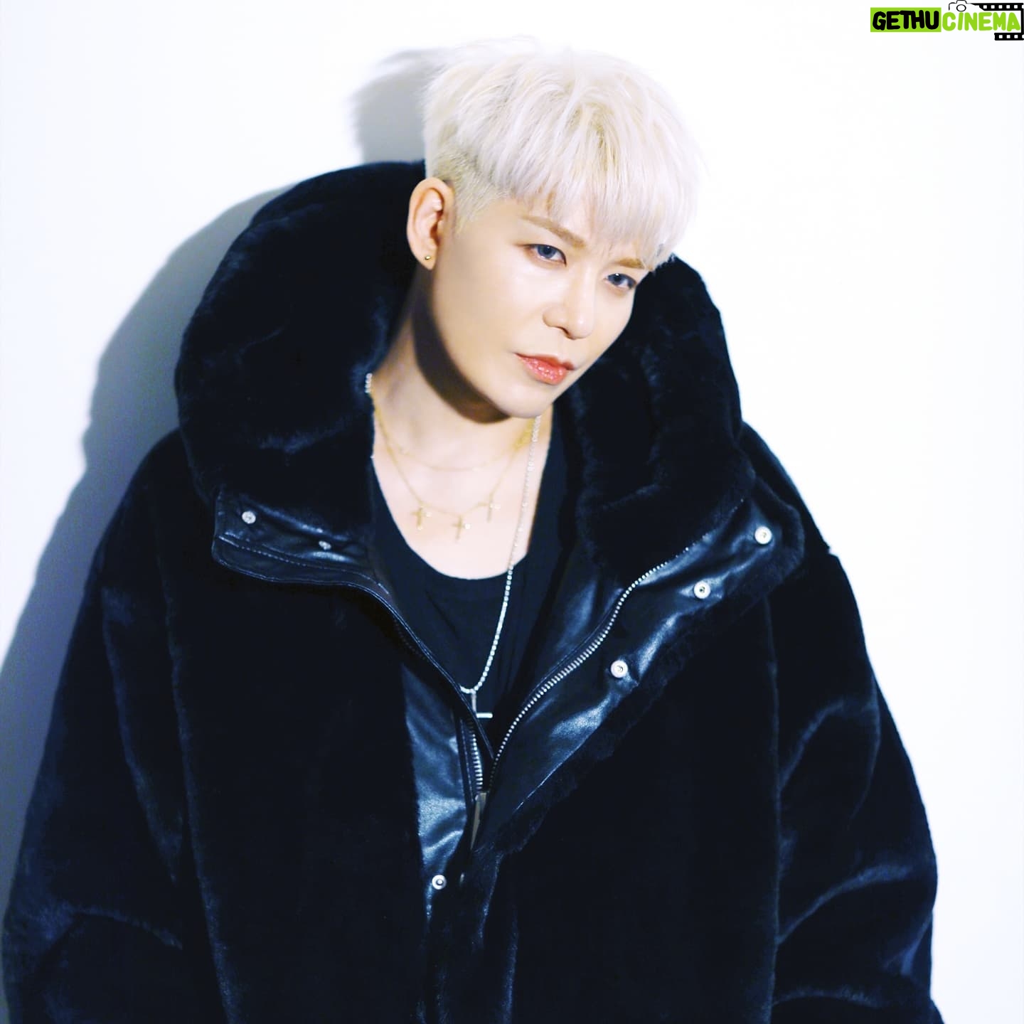 Kang Sung-hoon - 3 Likes - .
Last pics of 2021📷
.
.
.
.
.
2021 모두들 고생하셨습니다👏👏