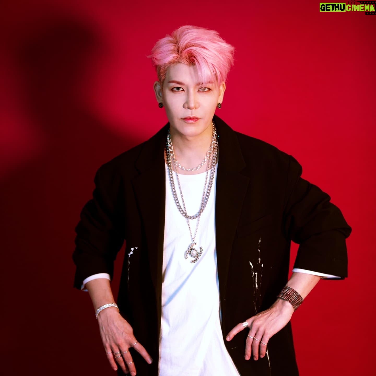 Kang Sung-hoon - 3 Likes - .
Last pics of 2021📷
.
.
.
.
.
2021 모두들 고생하셨습니다👏👏