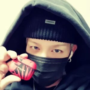Kang Sung-hoon Instagram - 팬으로부터 받은 선물은
언제나 내게 감동이다! 👈  Thank you❤