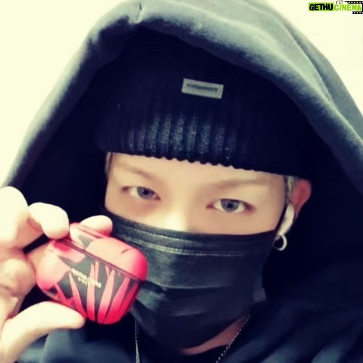 Kang Sung-hoon - 3 Likes - 팬으로부터 받은 선물은
언제나 내게 감동이다! 👈 Thank you❤