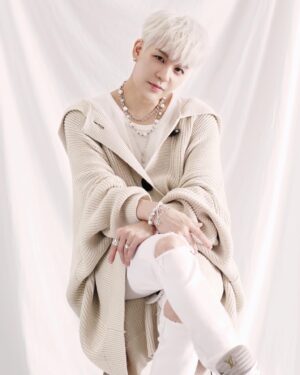 Kang Sung-hoon Instagram - _
안녕하세요. 강성훈입니다.
기다려주신 팬미팅에 대해 알려드립니다.
더 세심하게 준비하다 보니 공지가 늦어진 점 양해 부탁드립니다. .
팬미팅은 내일 11월 3일 저녁 8시부터 아래 링크를 통해 신청 가능합니다.
네이버 아이디로만 로그인이 가능하니 아이디를 미리 준비해 주세요. .
오랜 시간 기다려 주신 분들에게 감사의 마음을 전하며,
팬미팅 장소와 행사 진행과 관련된 내용은 내일 저녁 7시 링크를 통해 공개됩니다. . * link - www.kangsunghoon191130.co.kr -

大家好，此次粉丝见面会让大家等待已久。
因为做了充分的准备，导致此次公告延迟，敬请谅解。
明天11月3日晚上8点开始可以通过以下链接申请参加粉丝见面会。
请使用naver id登陆，国外粉丝们请提前申请naver id。
向等待已久的各位表示感谢，有关粉丝见面会场所和活动内容将于明晚7点通过链接公开。 * link - www.kangsunghoon191130.co.kr
-
Hello, this is Kang, Sung Hoon. 
I want to personally inform you more about the upcoming fan meeting. 
I apologize for the late notice. I've been putting in a lot of hours and work into making sure everything is perfect. 
The tickets for the fan meeting will be available starting November 3rd at 8PM (Korean Time) in the link below this page.

Tickets will only be sold for Naver users, so please be sure to make an ID if you do not have one. 
I want to personally thank all the fans from the bottom of my heart. Thank you so much for waiting, and anticipating upon our time together. More informations will be posted tomorrow (Nov. 3rd @ 7PM). *Ticket Link: www.kangsunghoon191130.co.kr
