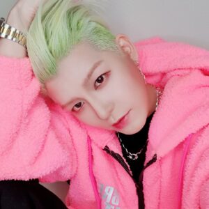 Kang Sung-hoon Instagram - 💗 벽 눈 무릎 ㅋㅋㅋ