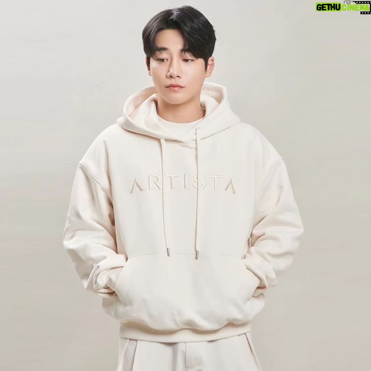 Kang Yul - 8.7K Likes - 세상의 모든 시각을 예술로
개인과 기업과의 콜라보레이션을 통하여
원작 고유의 아름다움에 아르티스타만의 독보적인 터치로
예술적 가치가 빛나는 특별한 컬렉션을 제안한다고 합니다.
각 분야의 전문가, 국내외 갤러리,
국내 최초 AI 디자이너 협회와 협업하여
새롭고 창의적인 방법의 수익 창출 기회를 제공합니다.
누구나 예술의 세계에 도전하고
새로운 문화의 지평을 여는 주인공인
스타디자이너가될 브랜드 #아르티스타
첫 스타트인 chapter 1 :#ARTISTA x KANGYUL <백지>
백지로 시작한 의류에 멋진 작품을 입혀주세요.
@artista8.co.kr