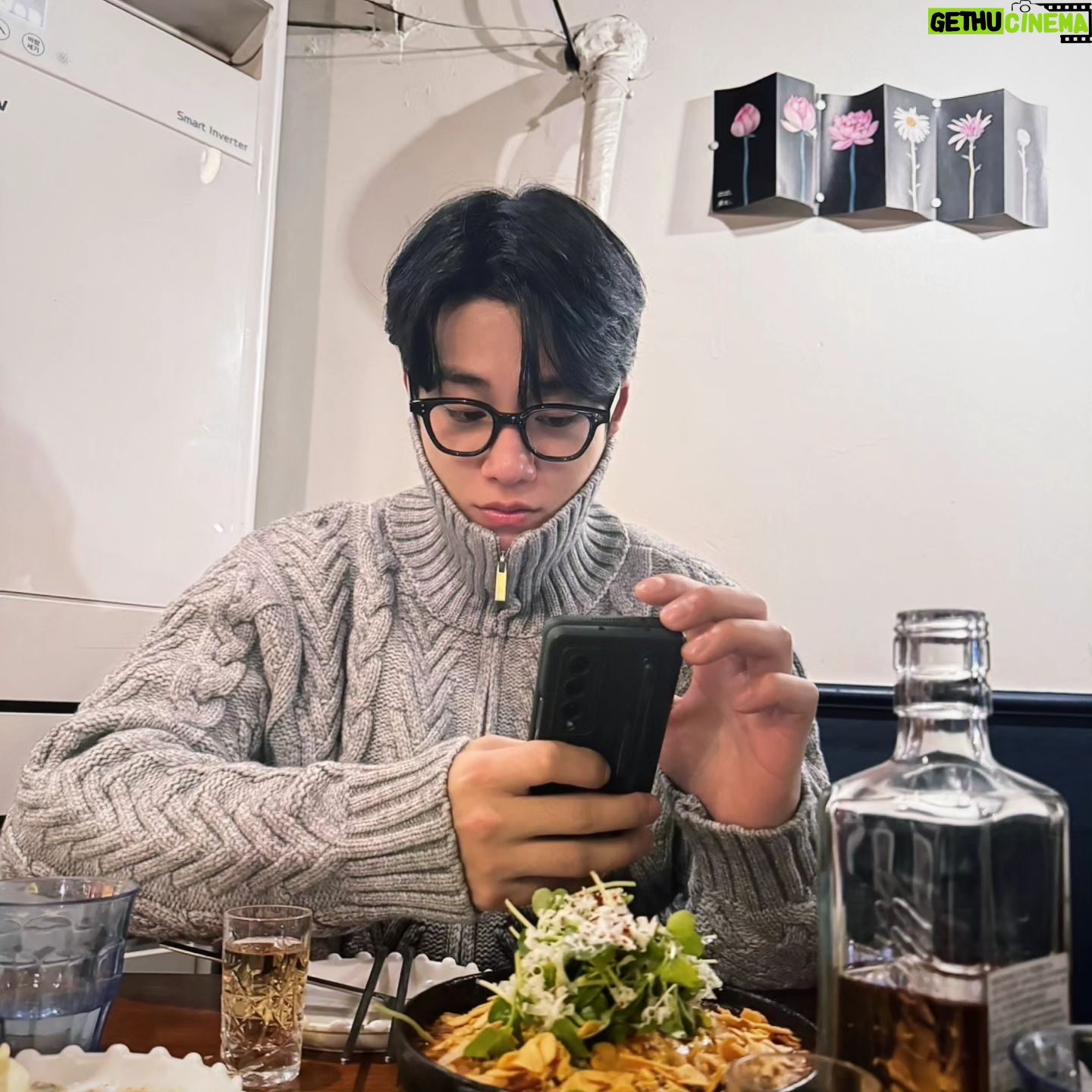Kang Yul - 9.6K Likes - 추운날 여러므로 따뜻해진 감사한 하루입니다