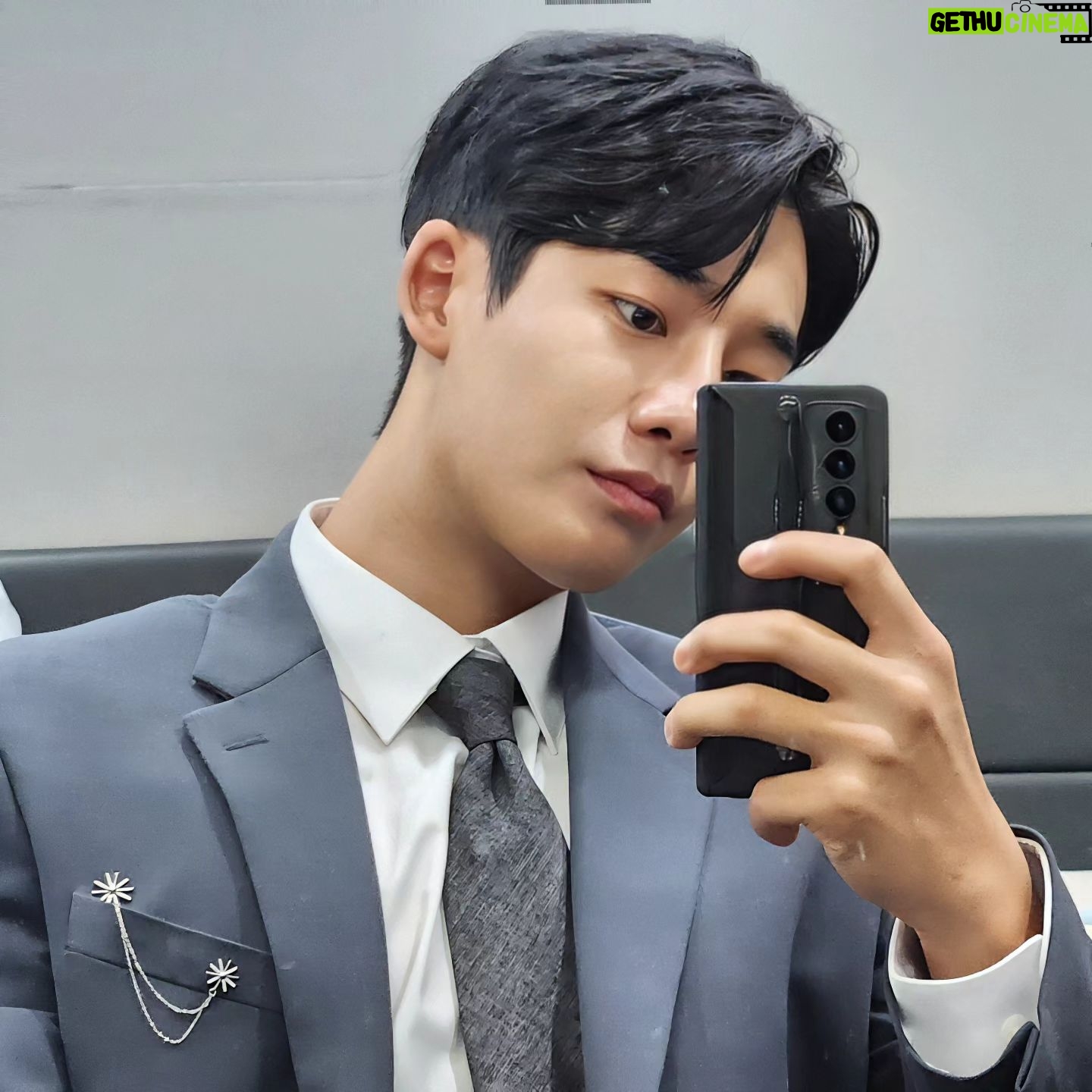 Kang Yul - 9.7K Likes - 여의도 회사원