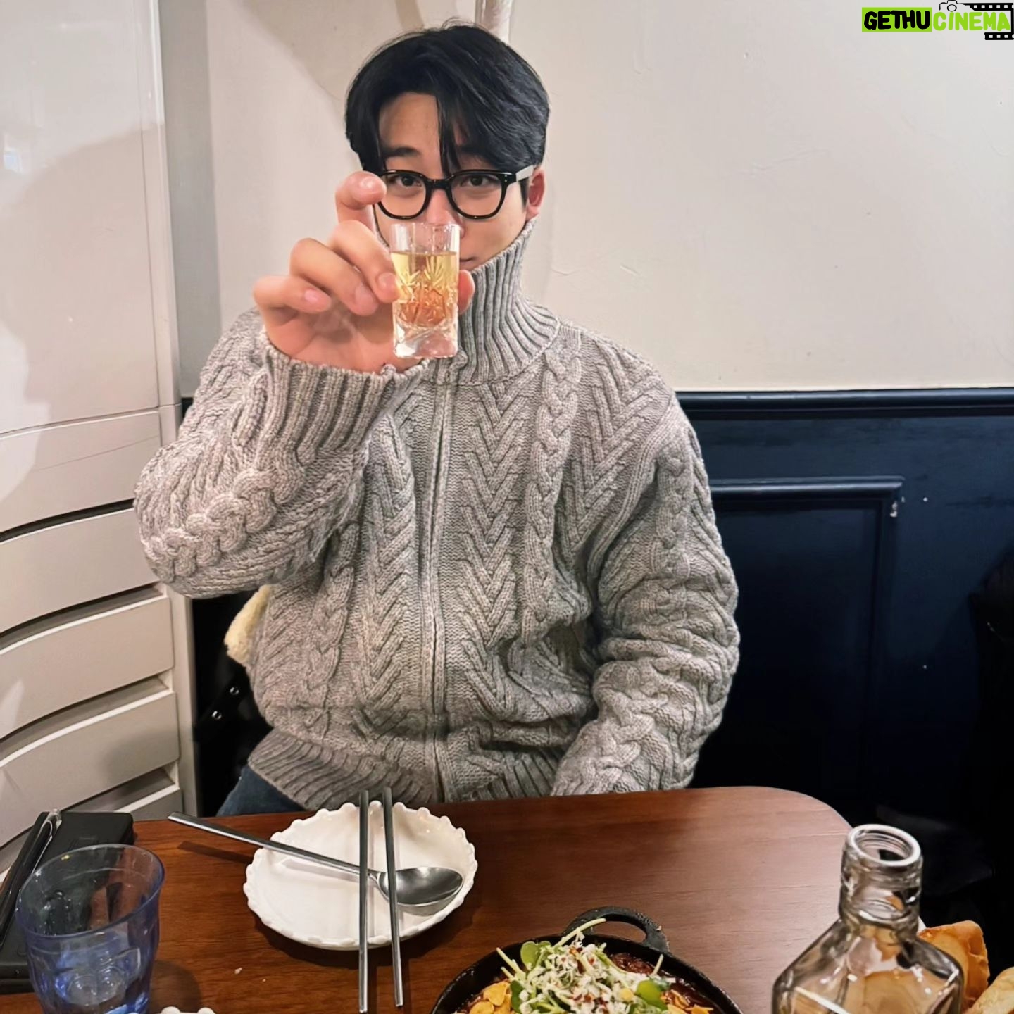 Kang Yul - 9.6K Likes - 추운날 여러므로 따뜻해진 감사한 하루입니다