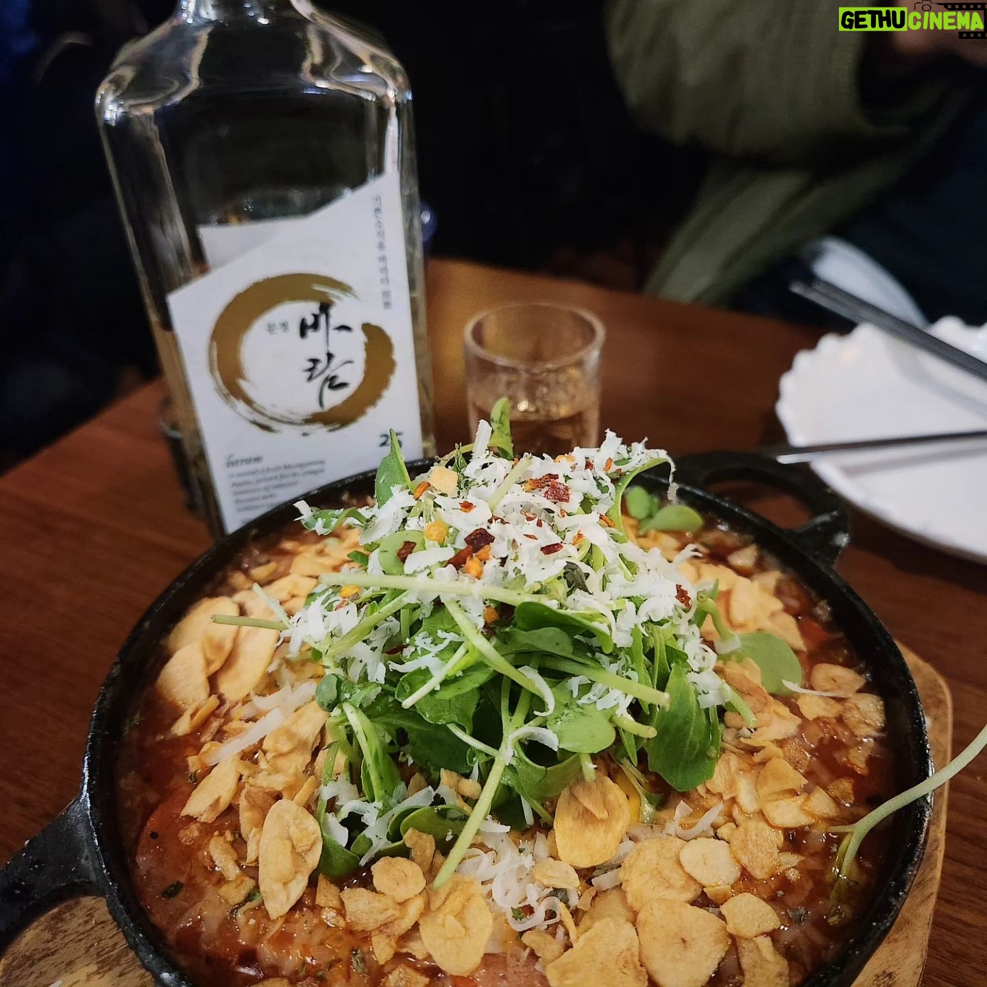 Kang Yul - 9.6K Likes - 추운날 여러므로 따뜻해진 감사한 하루입니다