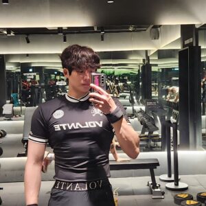 Kang Yul Instagram - 허리 정말 조심하세요!