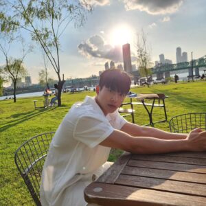Kang Yul Instagram - 날이 이제 점점 선선해지고 기분 좋아진다😊