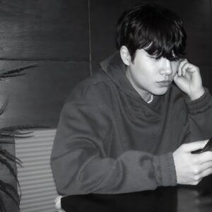 Kang Yul Instagram - 강풍주의보....에도 난 논다
