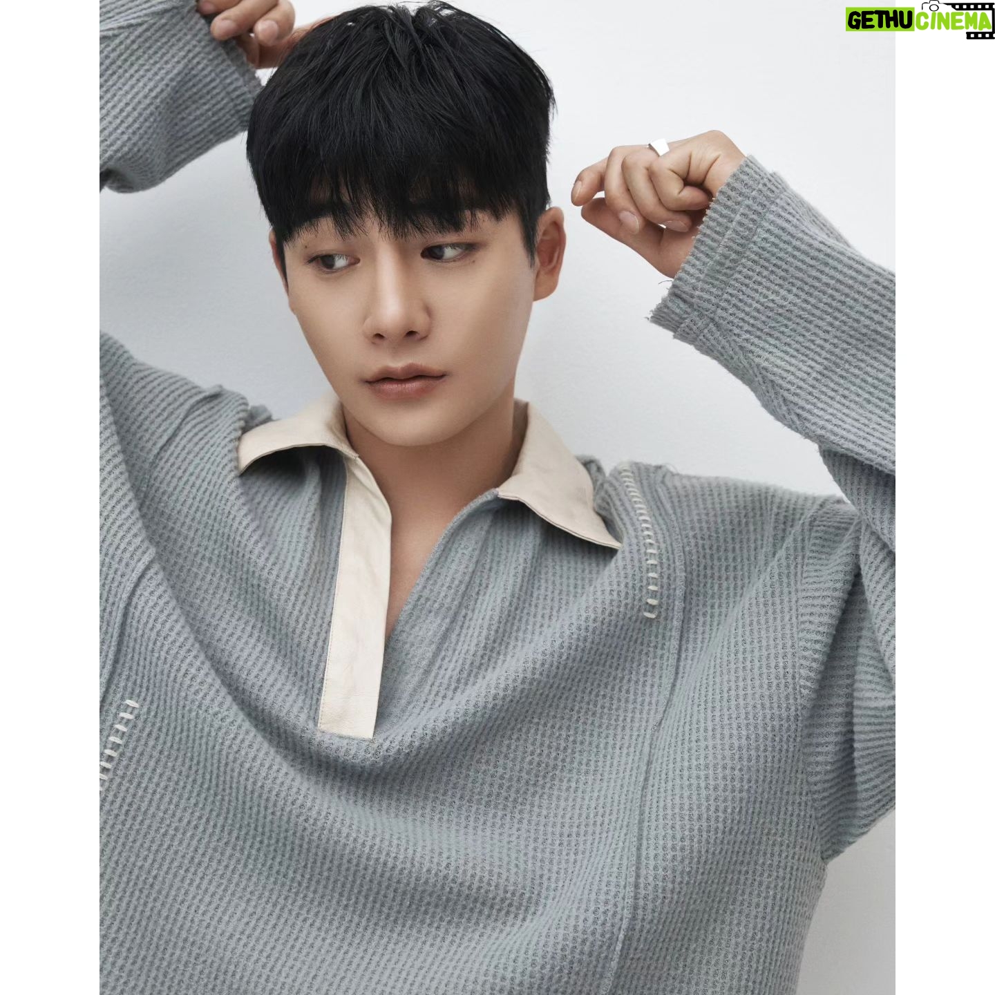 Kang Yul - 9.3K Likes - photo by @sangchuly
hair by @silvergun_96
make up by @ahnthaii
stylist by @leeeseoh