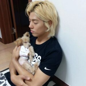 Kangnam Instagram - 2016년  둘다 어렸을떼 ^^
다시 노란머리 헤야겠음