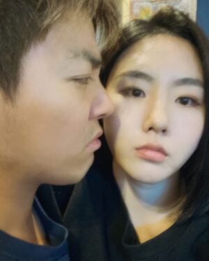 Kangnam Instagram - 내 아이스크림.....웨.....다먹어써? 
남겨주지......아.....화나........😪