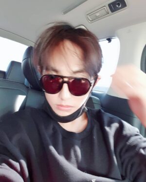 Kangta Instagram - #흔들흔들#셀고타임