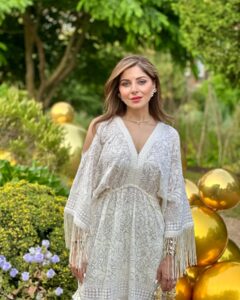 Actress Kanika Kapoor HD Instagram Photos and Wallpapers July 2024