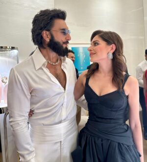 Kanika Kapoor Instagram - Mr Bhavnani  X  Mrs Hathiramani 😛

@ranveersingh 🩵