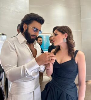 Kanika Kapoor Instagram - Mr Bhavnani  X  Mrs Hathiramani 😛

@ranveersingh 🩵