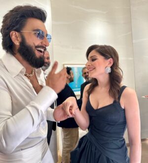 Kanika Kapoor Instagram - Mr Bhavnani  X  Mrs Hathiramani 😛

@ranveersingh 🩵