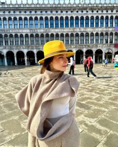Actress Kanika Kapoor HD Instagram Photos and Wallpapers April 2024