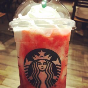 Kano Instagram - 期間限定の〜〜思ってたよりイチゴだった！笑  #スタバ #スタバ新作