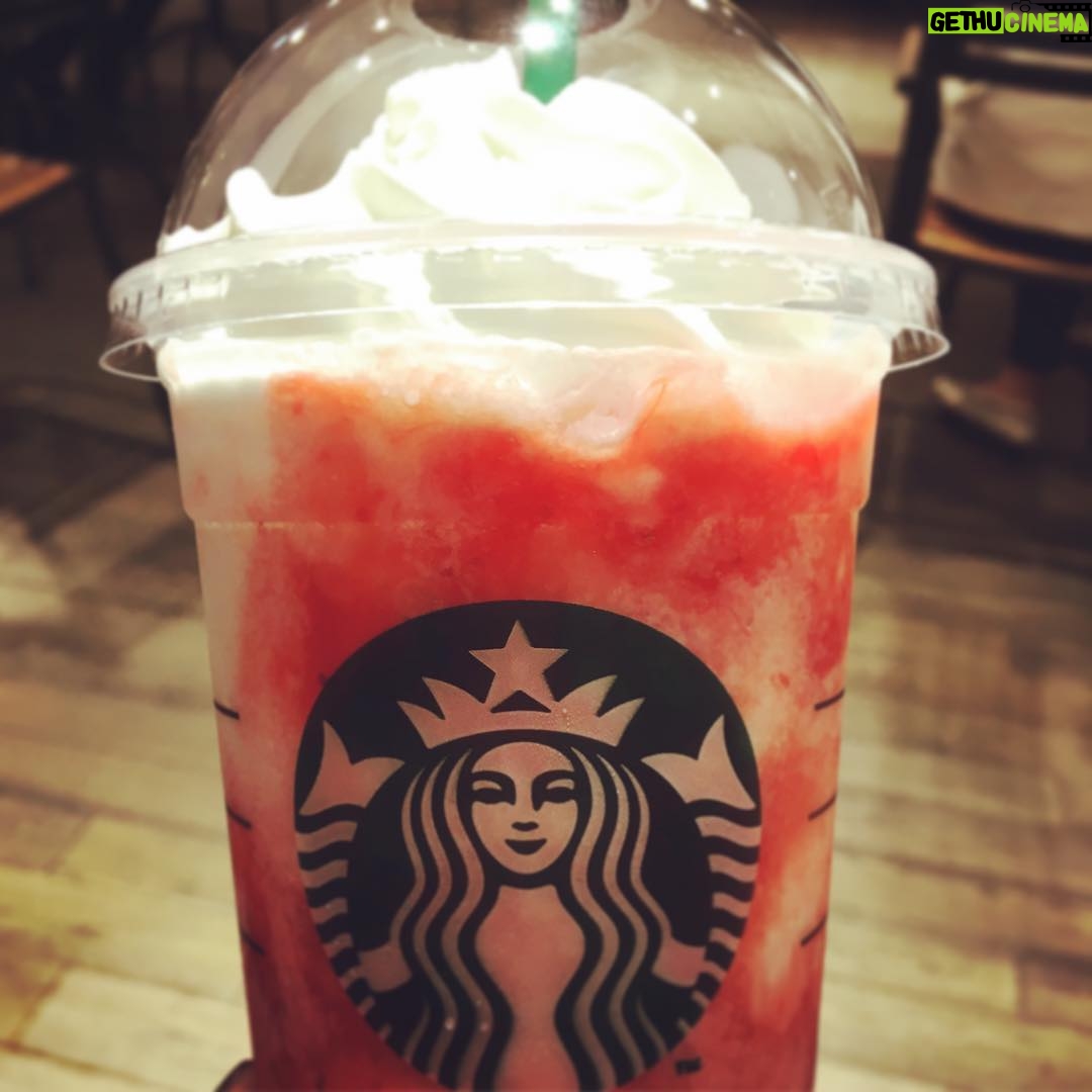 Kano - 865 Likes - 期間限定の〜〜思ってたよりイチゴだった!笑 #スタバ #スタバ新作