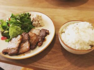 Kano Instagram - 先日、根本凪さんとランチいってきました〜 #ランチ #新宿 #movecafe