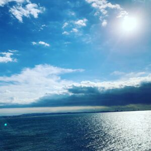 Kano Instagram - 風つよいーーー！笑

#海
#海ほたる
#さむい