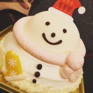 Kano Instagram - Merry Christmas🎄タワーレコード渋谷店さんからのプレゼントだよ〜雪だるまむしゃむしゃ #ケーキ #タワーレコード渋谷店 #クリスマス #誕生日