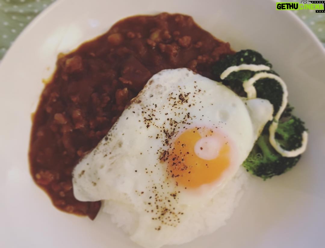 Kano - 855 Likes - 夏バテ防止にトマトとナスの夏野菜カレー☀︎トマトの湯むきはお尻に包丁で✖️してケトルのお湯をじょぼぼぼ〜で楽ちん! #おうちごはん #夕飯 #カレー