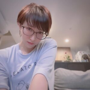 Kaori Nazuka Instagram - 帰宅後の
育児＆家事が
ようやく
ひと段落したので
明日の台本チェック
開始〜📗

皆さま
今日も一日
お疲れ様🌙