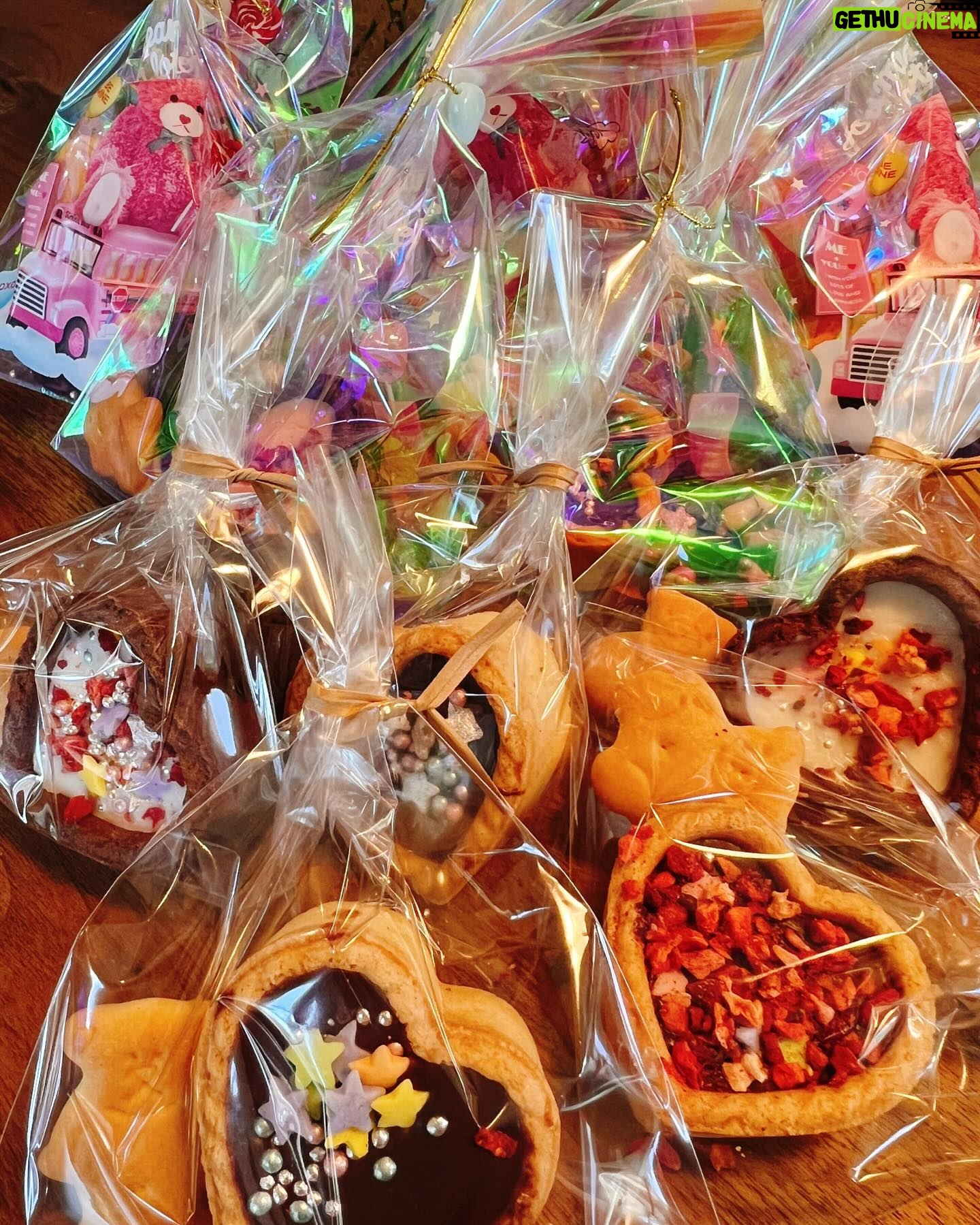 Kaori Nazuka - 770 Likes - 💝
🍫HAPPY VALENTINE🍫
娘たちと3人で
お友達と父の為に
チョコタルトを作ったよ♡
大変頑張りました♪
主に私が…笑
うそうそ😆
みんな頑張りました💝
皆さまも楽しい一日だったかな?💕
明日もステキな一日になりますように✨