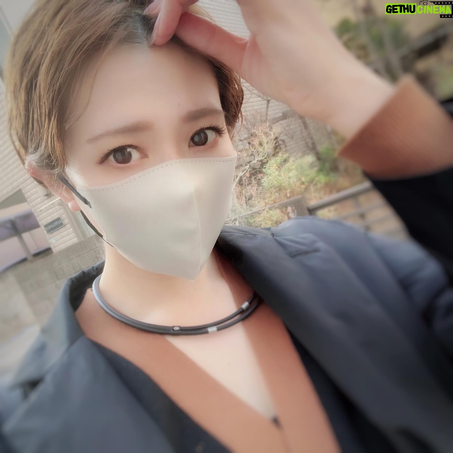 Kaori Nazuka - 825 Likes - 🕊️
今朝…
たまたま鏡前で
髪の毛を
耳にかけてみたら…
おぉ、
このヘアセットもありだな✨
となった😁
かなりクールだけど
スッキリしてて嫌いじゃない✨
服装によって
使い分けるのありだな…🤔