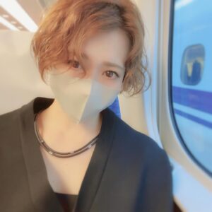 Kaori Nazuka Instagram - 🚅
今週もバタバタで…
気づけばもう木曜日…🙃

本日は京都でお仕事なので
久しぶりの新幹線🚅

行ってきまーす♪

皆さまも楽しき一日を♡